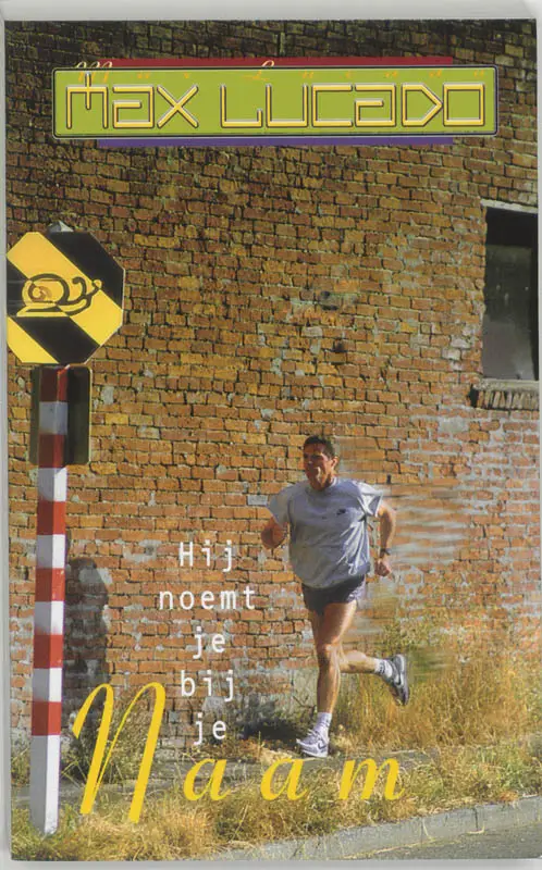 HIJ NOEMT JE BIJ JE NAAM